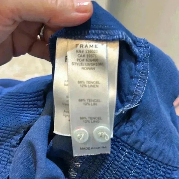 Frame Denim Smocked Flutter Sleeves size Large - Picture 6 of 6